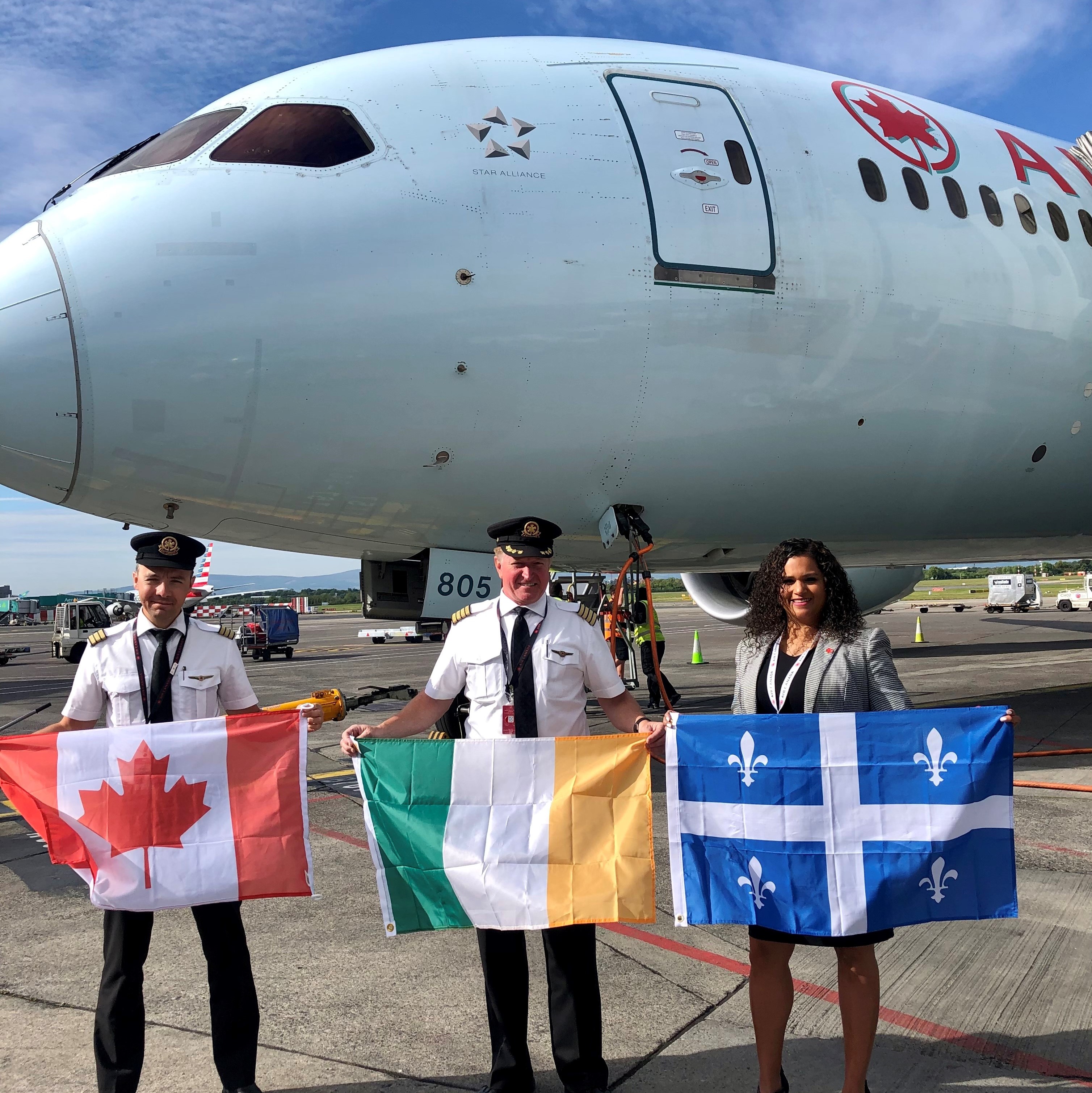 Photo Marking The Return Of Air Canada's Direct Services Vancouver and Montreal