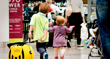 Passenger with children travelling through Dublin Airport 
