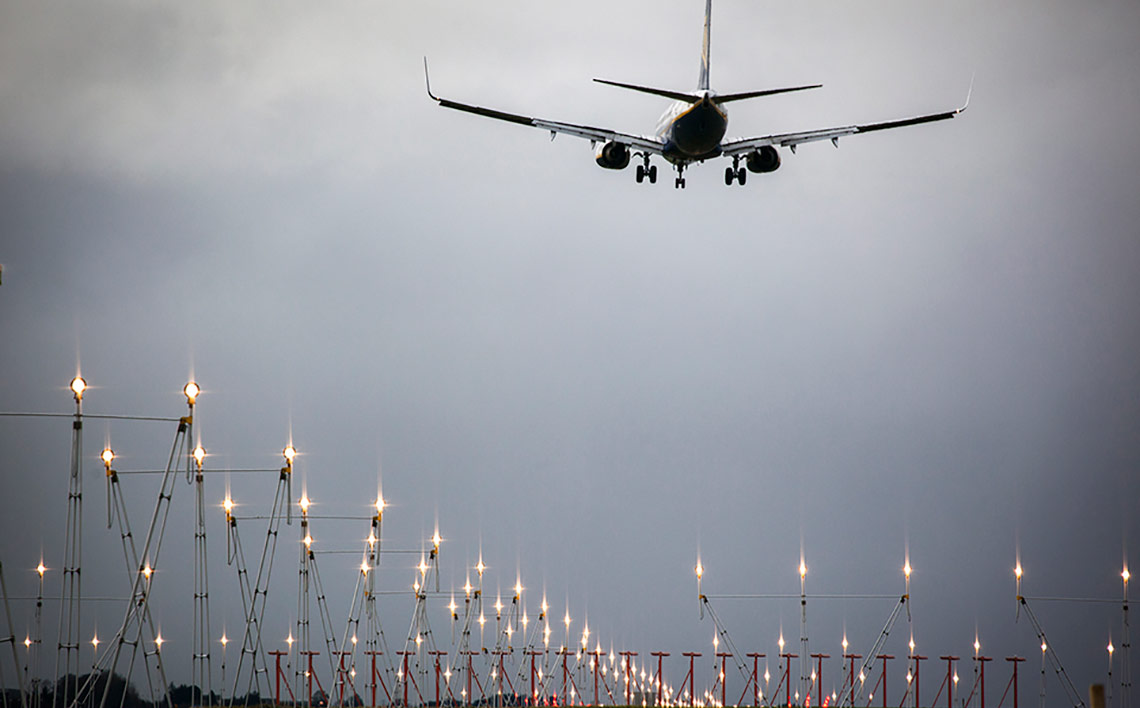 Аэропорт 30 минут. Коммерческая Авиация. Runway closed.