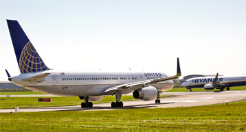 united and ryanair planes on runway 